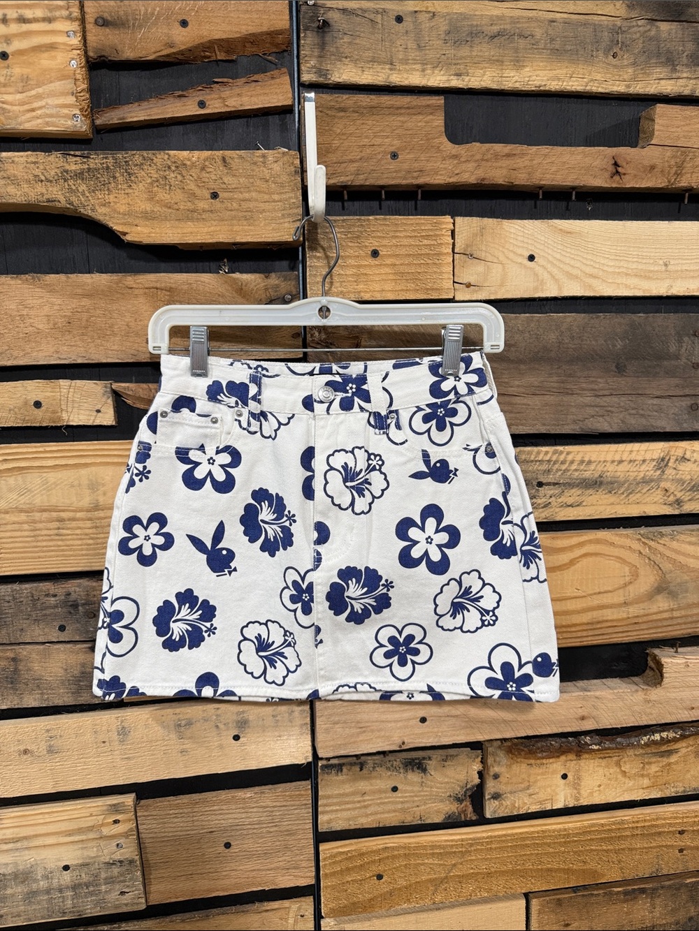 Playboy by‎ Pacsun Mini Skirt Size 25
Floral Blue and White Denim